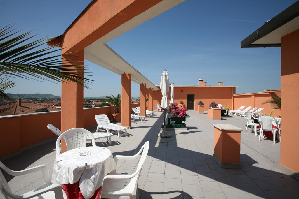 Hotel Solarium Civitanova Marche Exterior photo